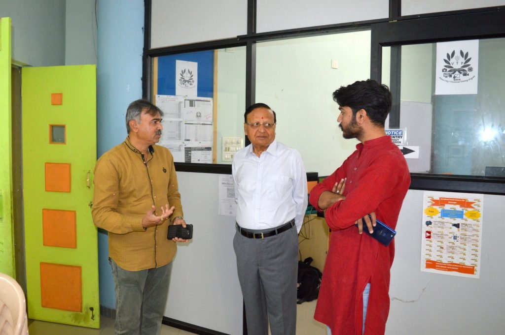 SCIENCE_CITY_BHAVNAGAR_narendrabhaiparekhpidiliteAT COMPUTER LAB